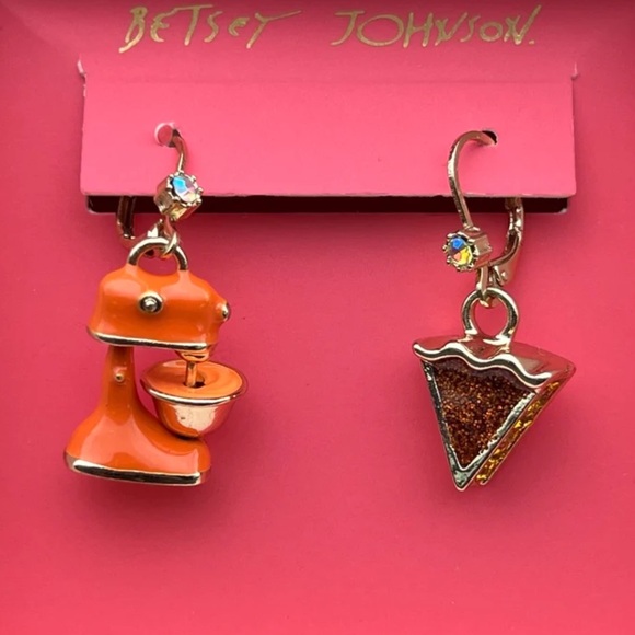 New Betsey Johnson pumpkin Pie mixer mismatched earrings - Picture 7 of 10